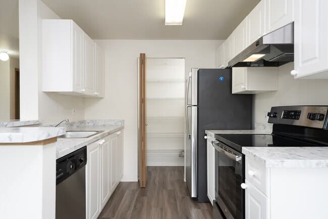 1 Bedroom Deluxe D-33 floor plan