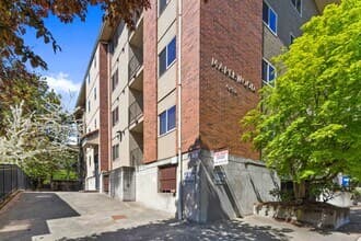2x1 Renovated 302 floor plan