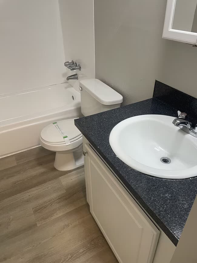2 Bed 1 Bath E14 floor plan