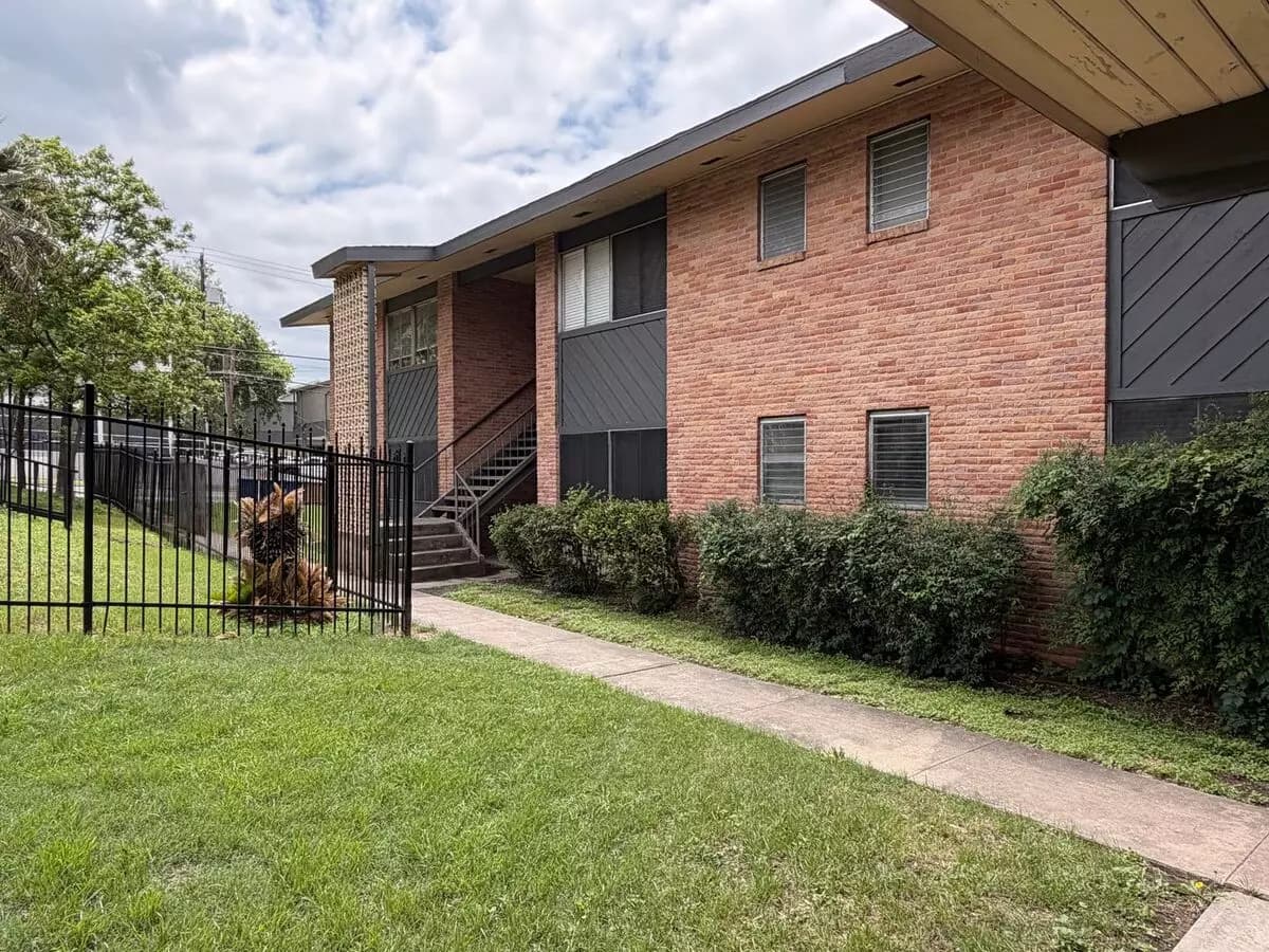 1 Bed • 1 Bath 106 floor plan