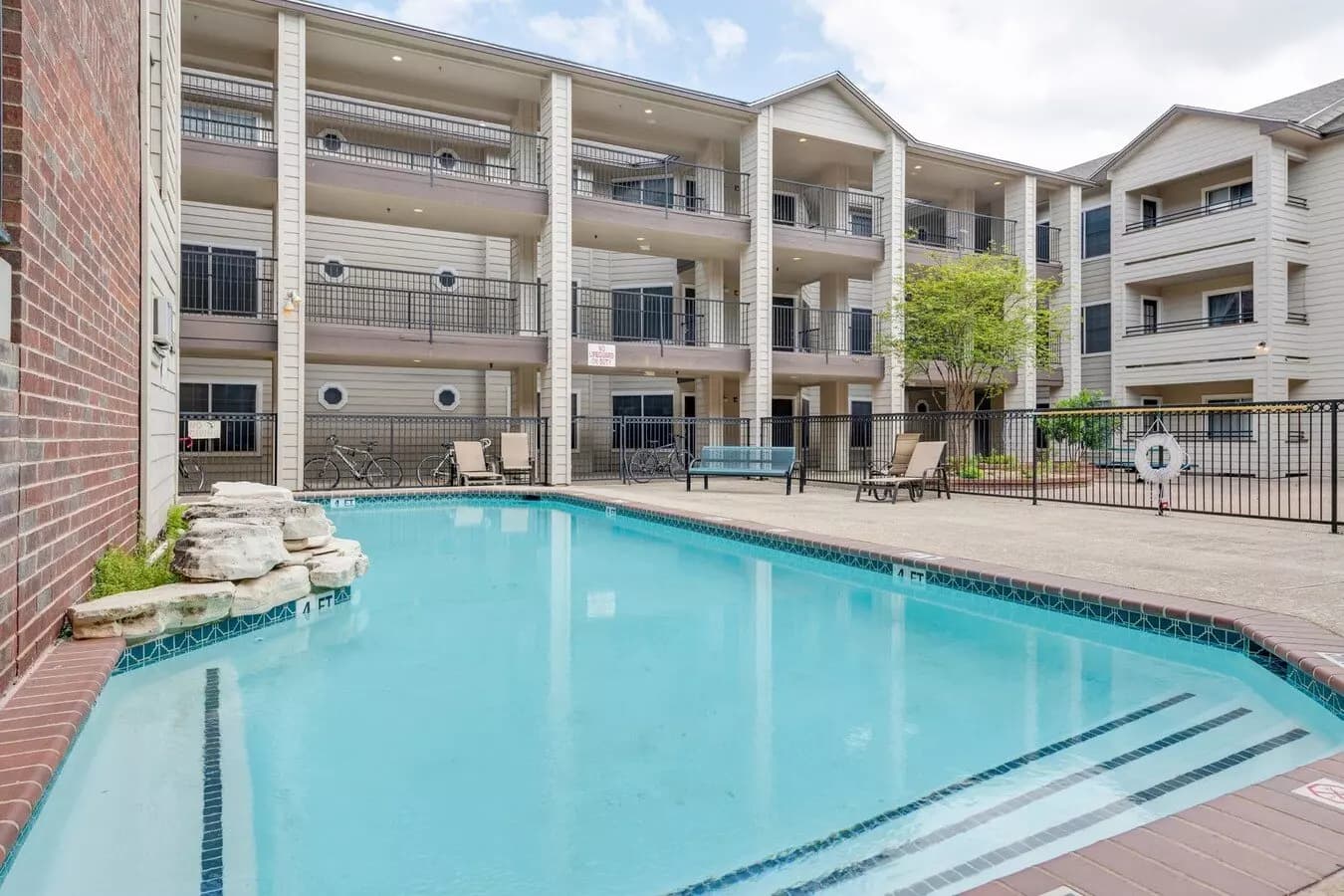 3 Beds • 2 Baths 122 floor plan