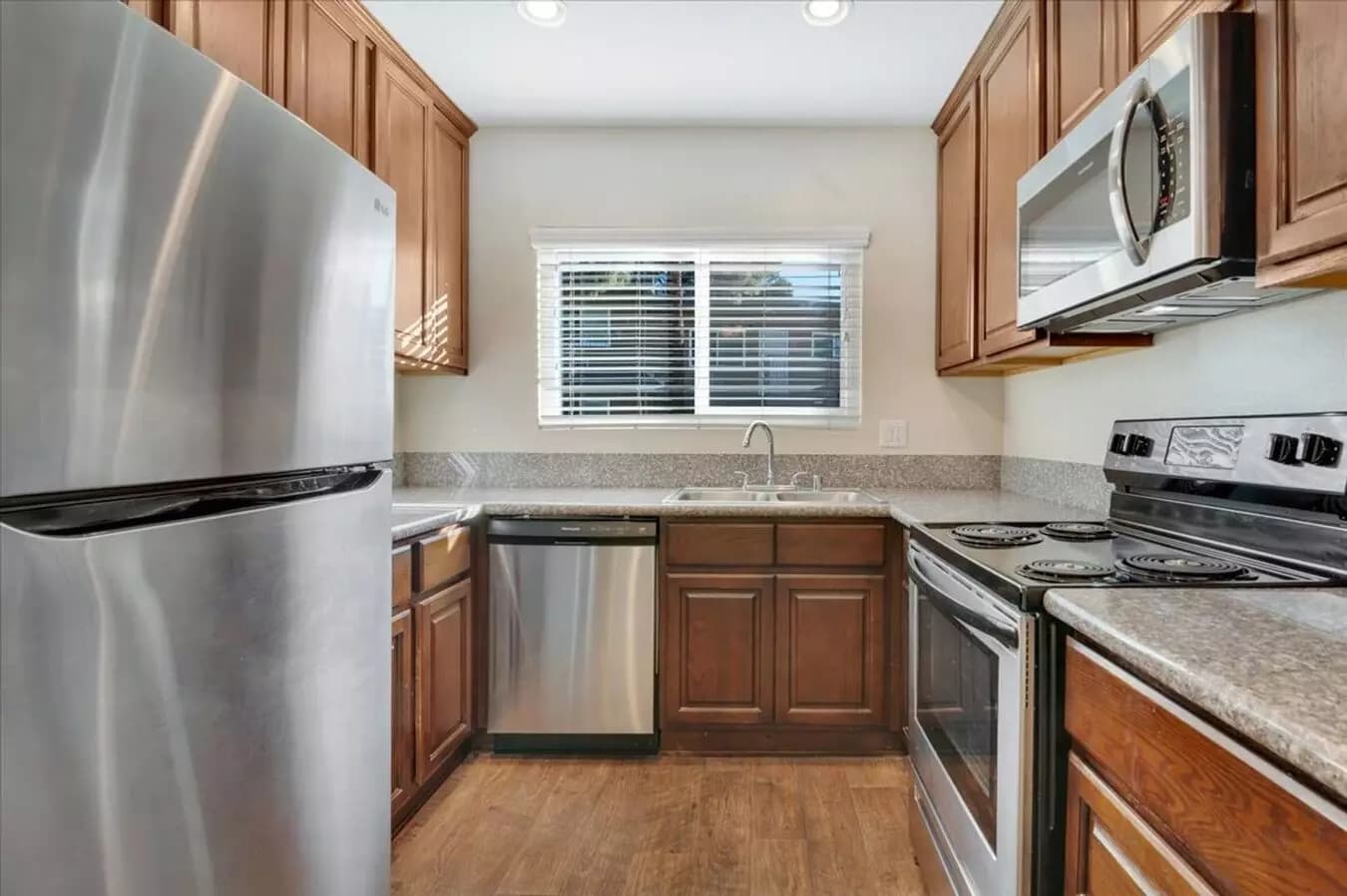 2 Beds • 1 Bath A16 floor plan