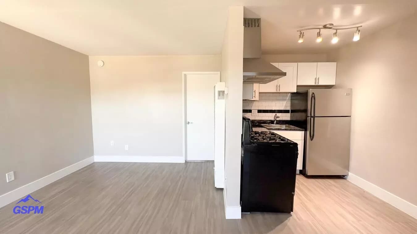 1 Bed • 1 Bath 3635-47 floor plan