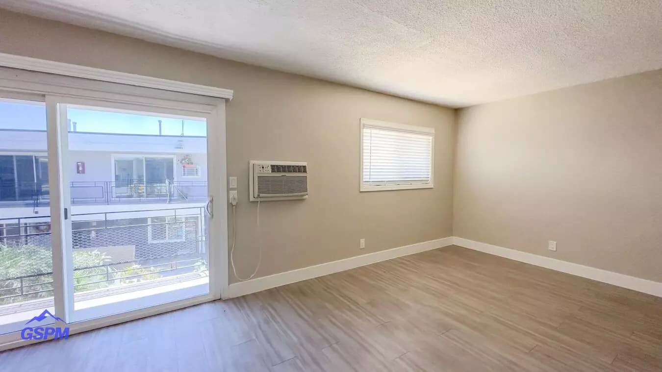 2 Beds • 1 Bath 3635-42 floor plan