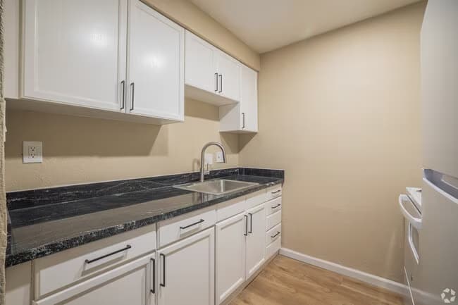 1 Bedroom x 1 Bath 04 floor plan