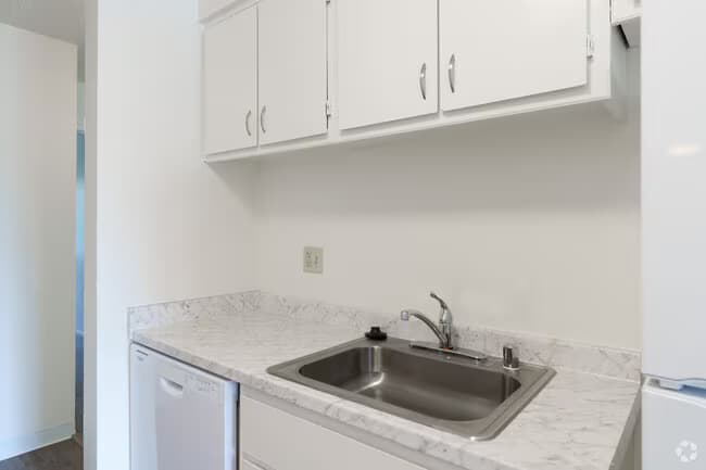 2BR/2BA B1 floor plan