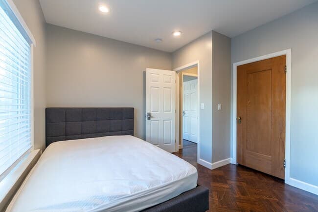 Single Room in 6 Bed x 2 Bath Unit floor plan